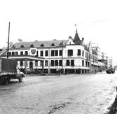 Bensinstation i hörnet Rudbecksgatan - Köpmangatan, 1961