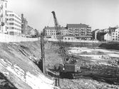 Byggnation av Krämarens schakt mot Våghustorget, 1960-03-11