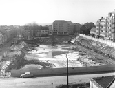 Byggnation av Krämaren schakt mot söder från Våghustorget, 1960-03-11