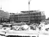 Byggnation av lågdelen av Krämaren från söder, februari 1961