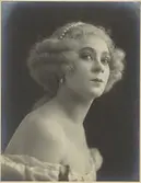 Rollporträtt av Carina Ari i uppsättningen 