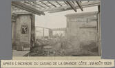 Jean Börlins affischer inuti det nedbrunna Casino de la Grande Côte.