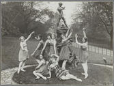 Delar av Svenska Balettens dansare i Hyde Park, London.