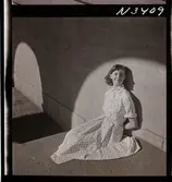 1708 N Mölnlycke väverier, mode; Stadshusträdgården, Stockholm; Mode för Mölnlycke