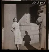 1708 N Mölnlycke väverier, mode; Stadshusträdgården, Stockholm; Mode för Mölnlycke