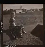 1708 N Mölnlycke väverier, mode; Stadshusträdgården, Stockholm; Mode för Mölnlycke