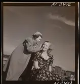 1708 N Mölnlycke väverier, mode; Stadshusträdgården, Stockholm; Mode för Mölnlycke