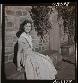 1708 N Mölnlycke väverier, mode; Stadshusträdgården, Stockholm; Mode för Mölnlycke