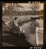 1708 N Mölnlycke väverier, mode; Stadshusträdgården, Stockholm; Mode för Mölnlycke