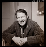 1696 A Harry Martinsson Skriver dedikationer i biblioteksbokhandeln