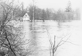 Översvämning vid hus i Järle i Ervalla,, 1977