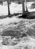 Kraftigt flöde vid översvämning i Hammarby i Nora, 1977