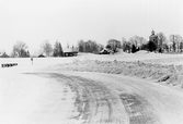 Vinterväg mot Tysslinge kyrka från Rosendal, 1970-tal