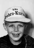 Pojke med keps, 1949