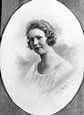 Avfotograferat kvinnoporträtt, fru Gunnar Lundholm