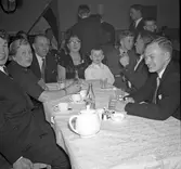 Estniska klubbens årsfest i Kristinagården, gäster samlade runt ett bord