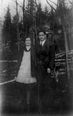 Elna Maria Johansson och Nils Yxner i Hovsta, 1920-tal