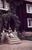 Kvinna på trapp vid Fjärndeln, 1953