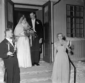 Bröllopsmiddag, brudparet på farstubron