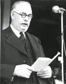 Bilder från lantbruksmötet, 1945, Påskbergsvallen. Statsrådet Axel Bramstorp högtidstalar på mötets öppnande.
Tillhör samlingen med fotokopior från Hallands Nyheter som är från 1930-1940-talen.