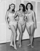 Topp tre i Miss Universum-tävlingen i Miami Beach 1964. Miss Irsael, Miss Greece och Miss Sweden: Siv Åberg.