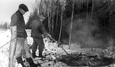 Banarbetare eldar vid spåret, 1960-tal