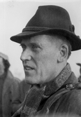 Magnusson iförd hatt, 1950-tal