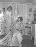 Två utklädda personer.