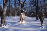 Informationsskylt i snö i Garphyttans Nationalpark, 1983