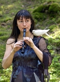 Kvinna spelar flöjt, 2004