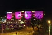 Universitetssjukhuset i lila nattbelysning, 2004