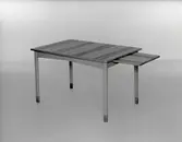 Matbord med utdragsskiva