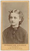 Porträtt på Fröken Anna Hörndahl. Gift med ritläraren, sedermera sparbankskassören Ludwig Wahlin.