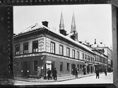 Hörnet vid Drottninggatan - Fyristorg med Politiska knuten, Uppsala 1900