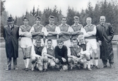 Fotbollsspelare vid Hovmantorp idrottsplats cirka 1960.