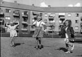 Flickor som leker i Åbylund