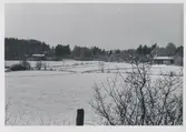 Vintertid över åkrarna i Hallen, 1940-tal. Till vänster ses 