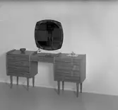 Toalettbord och spegel