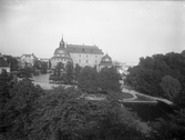Utsikt över Örebro slott från Engelbrektsgatan, 1920-tal