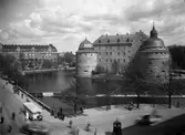 Trafik körs på Storbron vid Örebro slott, 1930-tal