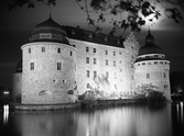 Månen lyser över Örebro slott, 1930-tal