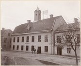 Enköping. Rådhuset med polisstation, Rådhusgatan 3, Enköping, vy från norr, ca 1895.