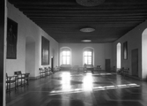 Solen lyser på golvet i Rikssalen på Örebro slott, 1930-tal