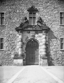 Portal över ingångsvalvet till Örebro slott, 1930-tal