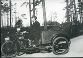 Västerås.
Postverkets trehjuliga motorcykel. 1920-30-tal.