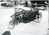 Baksidan av motorcykel med sidovagn, från 1912.