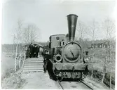 Ånglok vid station.