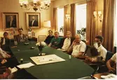 Bo Granqvist, Bo Östen Johansson, Ove Anonsen, Elisabeth Öhrn, Gerd Måbrink, Sam Sandqvist, Lasse Jern m.fl. 1988-89 i styrelserummet.
Inför Ahlgrens projekt 2000.