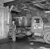 Lastbil från Valbo Åkeri i Valbo Betongfabrik