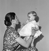 Fru Gunnar Eriksson med dotter